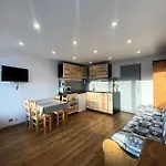 Neves - Location: Pour 4 Personnes Dans Un Quartier Anime
