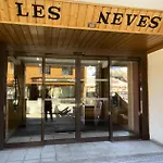 Apartment Neves - Location: Pour 4 Personnes Dans Un Quartier Anime Val Thorens