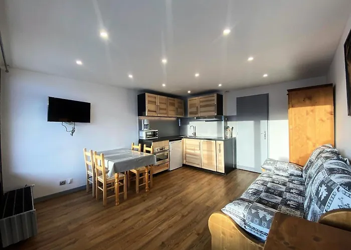 Neves - Location: Pour 4 Personnes Dans Un Quartier Anime