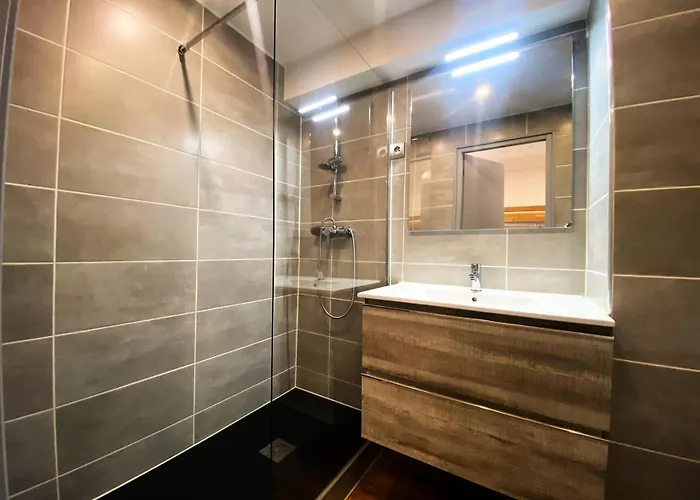 Neves - Location: Pour 4 Personnes Dans Un Quartier Anime Val Thorens