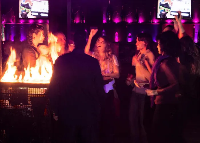 Neves - Location: Pour 4 Personnes Dans Un Quartier Anime