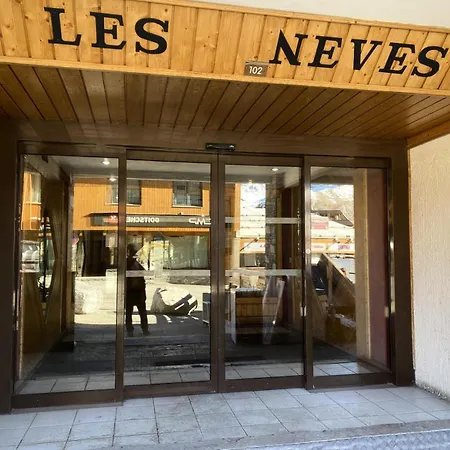 Neves - Location: Pour 4 Personnes Dans Un Quartier Anime Валь-Торанс