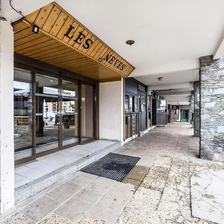 Neves - Location: Pour 4 Personnes Dans Un Quartier Anime Appartement *