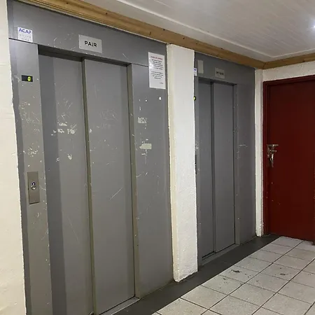 Neves - Location: Pour 4 Personnes Dans Un Quartier Anime アパート *