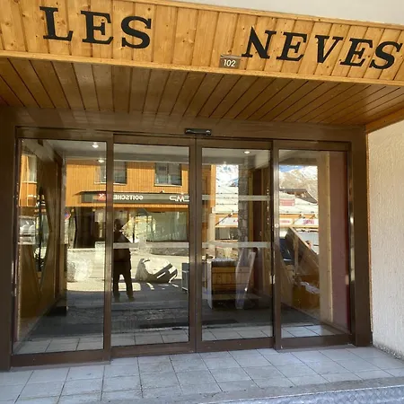 Neves - Location: Pour 4 Personnes Dans Un Quartier Anime アパート ヴァル・トランス