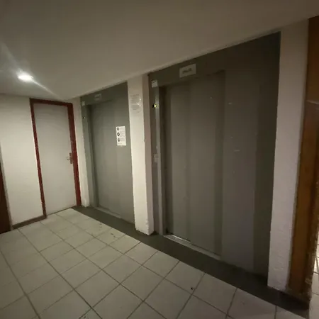 Neves - Location: Pour 4 Personnes Dans Un Quartier Anime アパート